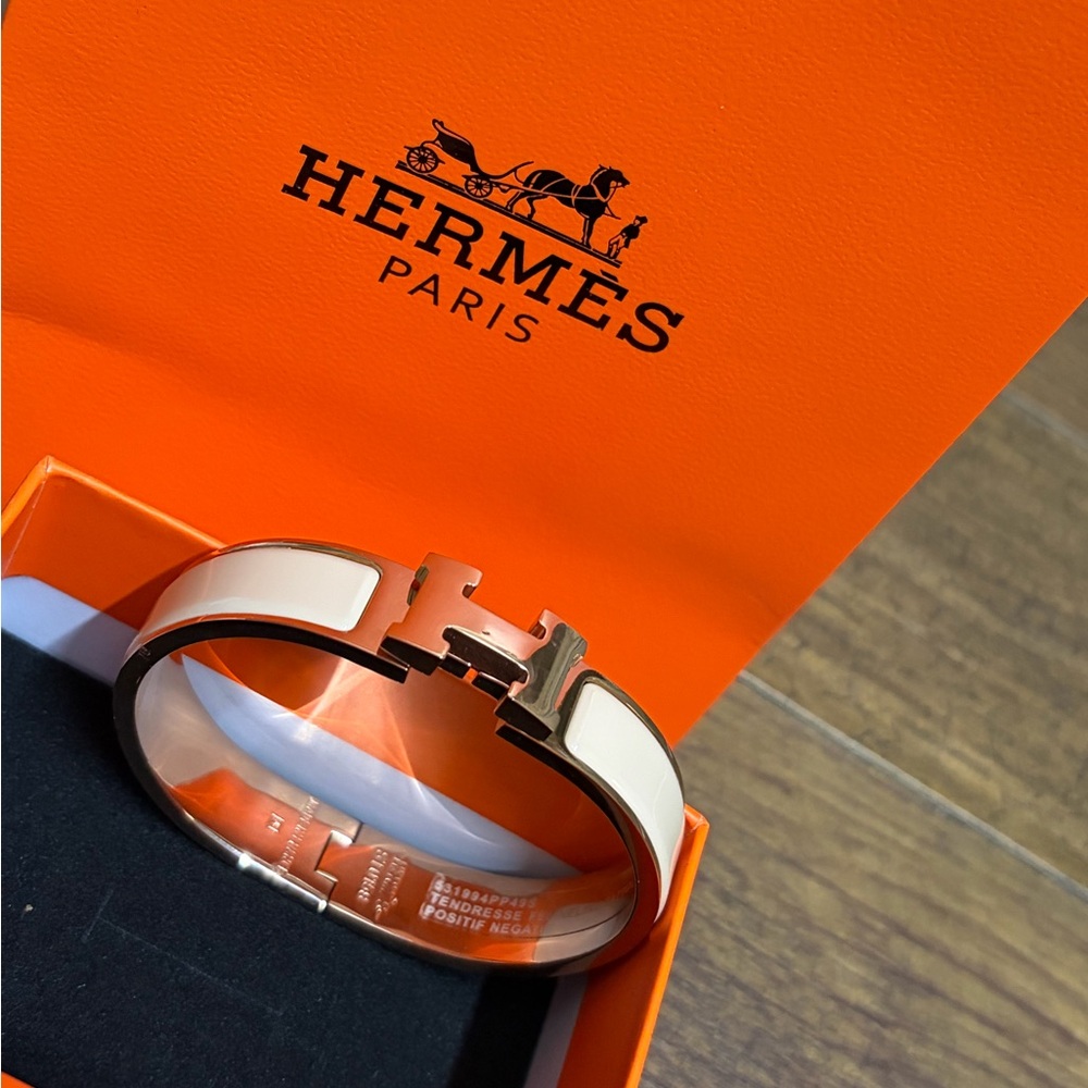 Hermes - Picture 2 of 10